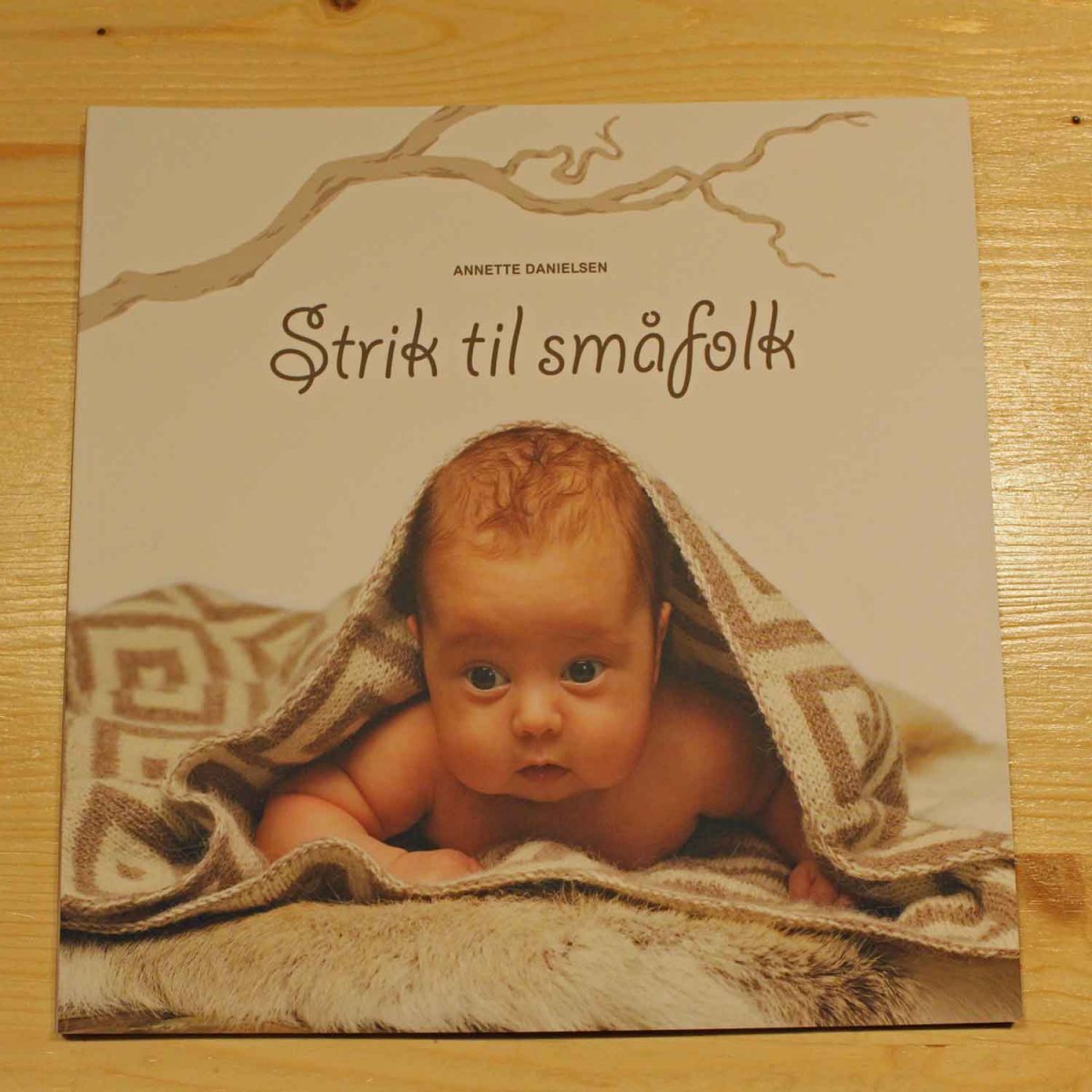 STRIK TIL SMÅFOLK /Annette Danielsen - til baby og børn - garnkits.dk